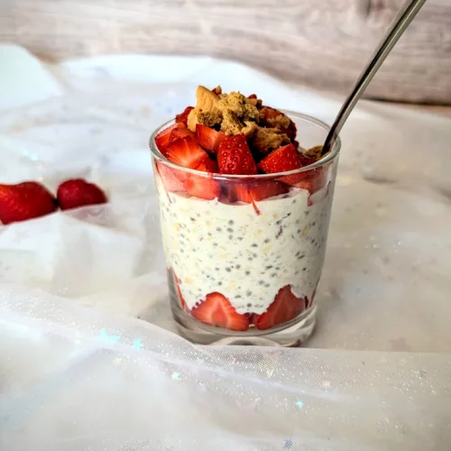 Strawberry-Cheesecake-Overnight-Oats